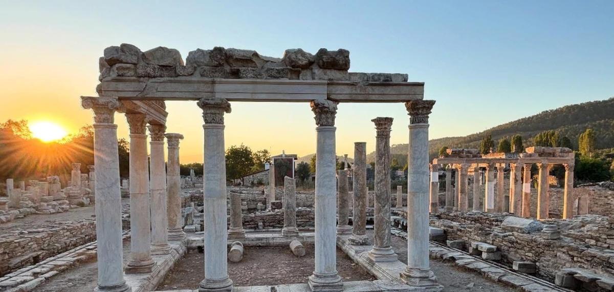 Stratonikeia ve Lagina Kazılarında Geleceğin Restoratörleri Yetişiyor