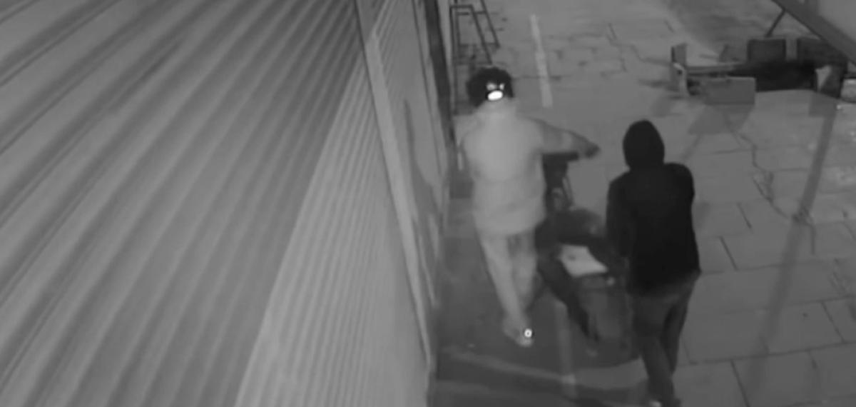 Sultangazi’de Kuyumcu Soygunu Girişimi Kamerada: İş Yeri Sahibine Saldırdılar, Tutuklandılar