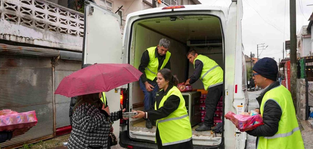 Tarsus’ta Bayram Sofrası Evlere Taşındı: 15 Bin Kişiye Ulaşıldı