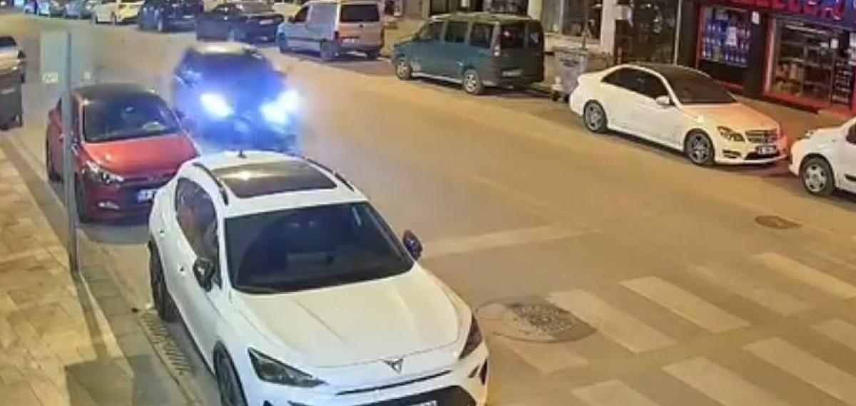 Tartıştığı Motosikletliye Çarpıp Yoluna Devam Etti