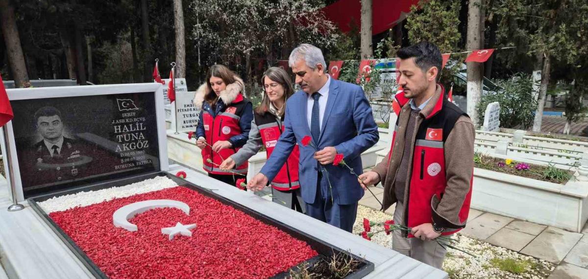 Tekirdağ’da Şehit Mezarlarına Karanfil Bırakıldı