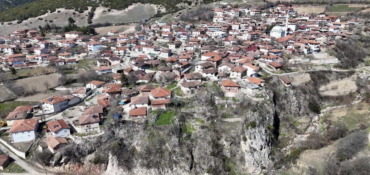 Tokat’ta 5,6 Büyüklüğündeki Depremin Merkezi Pınarbeyli Havadan Görüntülendi