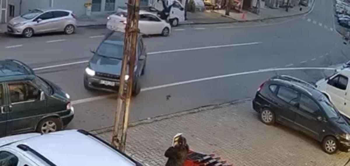 Trabzon’da Otomobilin Çarptığı Genç Kadın Metrelerce Savruldu… O Anlar Kamerada