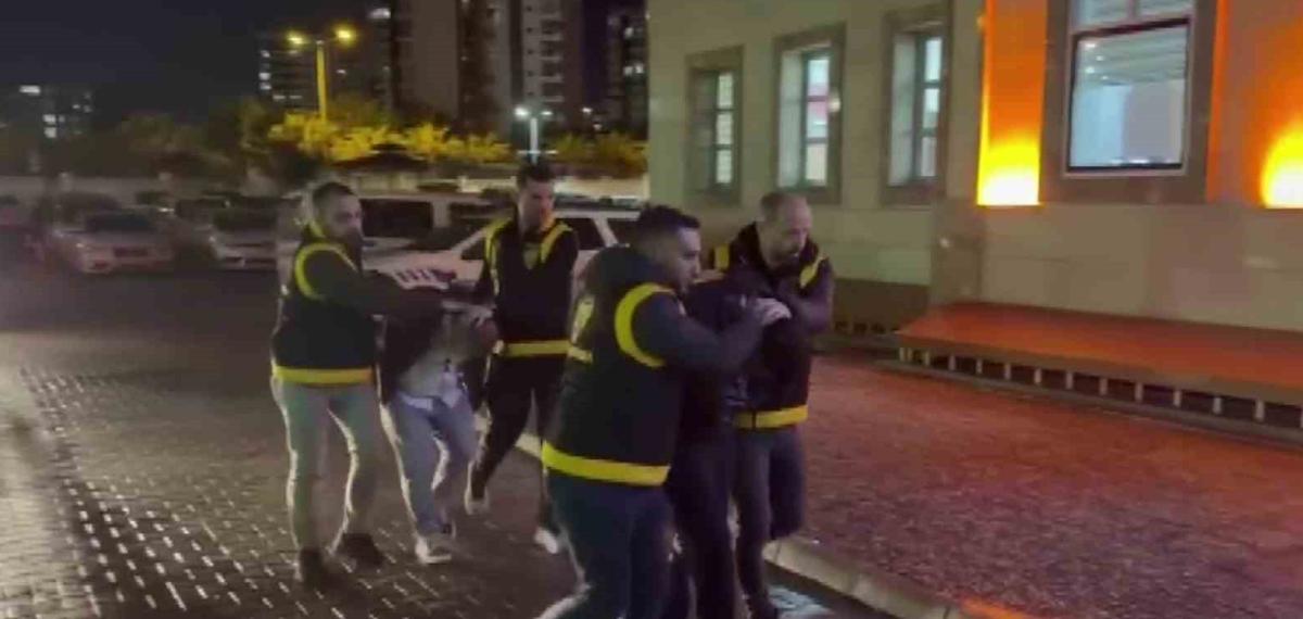 Trafikte Bıçakla Dehşet Yaşatan Baba-Oğula 363 Bin TL Ceza
