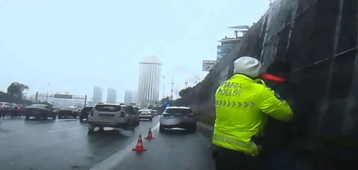 Trafikte Boğanıza Şeker Kaçtı, Polisin Heimlich Manevrası ile Hayata Döndü
