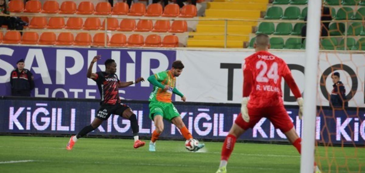 Trendyol Süper Lig: Corendon Alanyaspor: 0 – Gençlerbirliği: 0 (İlk Yarı)