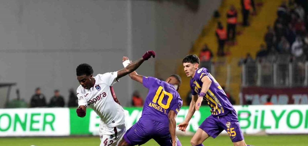 Trendyol Süper Lig: Eyüpspor: 0 – Trabzonspor: 0 (İlk Yarı)