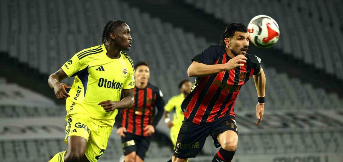 Trendyol Süper Lig: Fatih Karagümrük: 2 – Fenerbahçe: 0 (İlk Yarı)