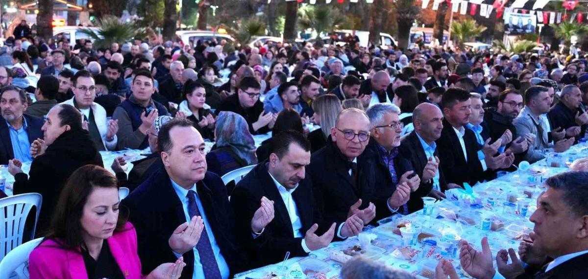 Turgutlu’da Yüzlerce Kişi İftar Sofrasında Buluştu