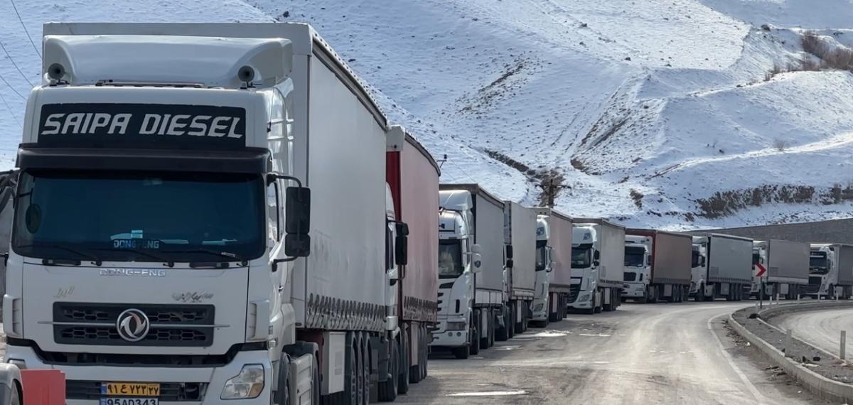 Türkiye-İran Sınır Kapısında 2 Kilometrelik Tır Kuyruğu Oluştu