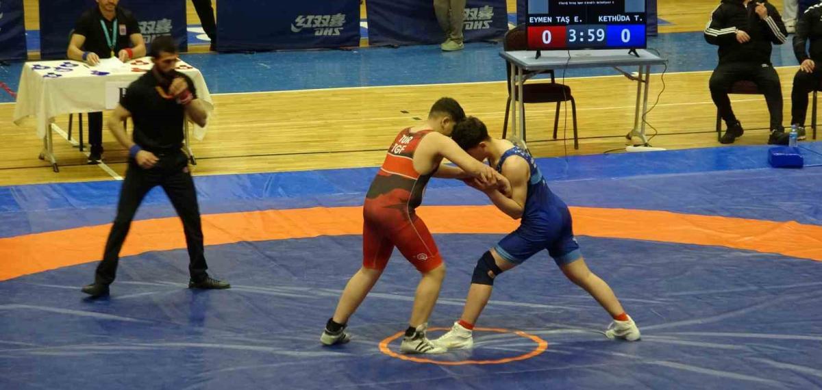 U15 Güreş Grup Müsabakaları Van’da Başladı