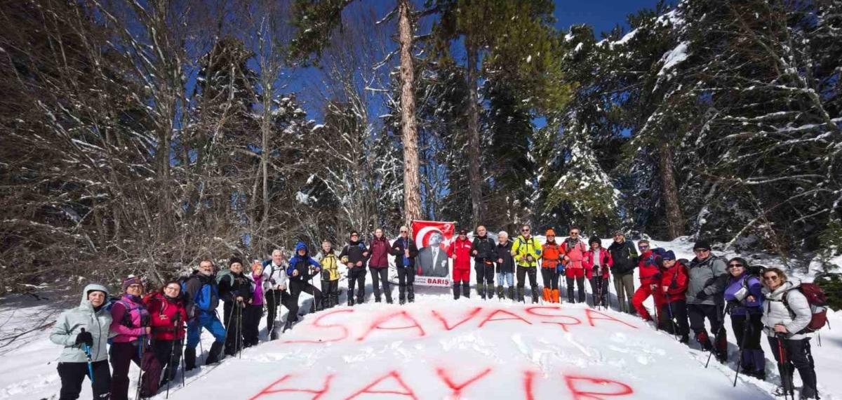Uludağ’da Karlara “Savaşa Hayır” Yazdılar