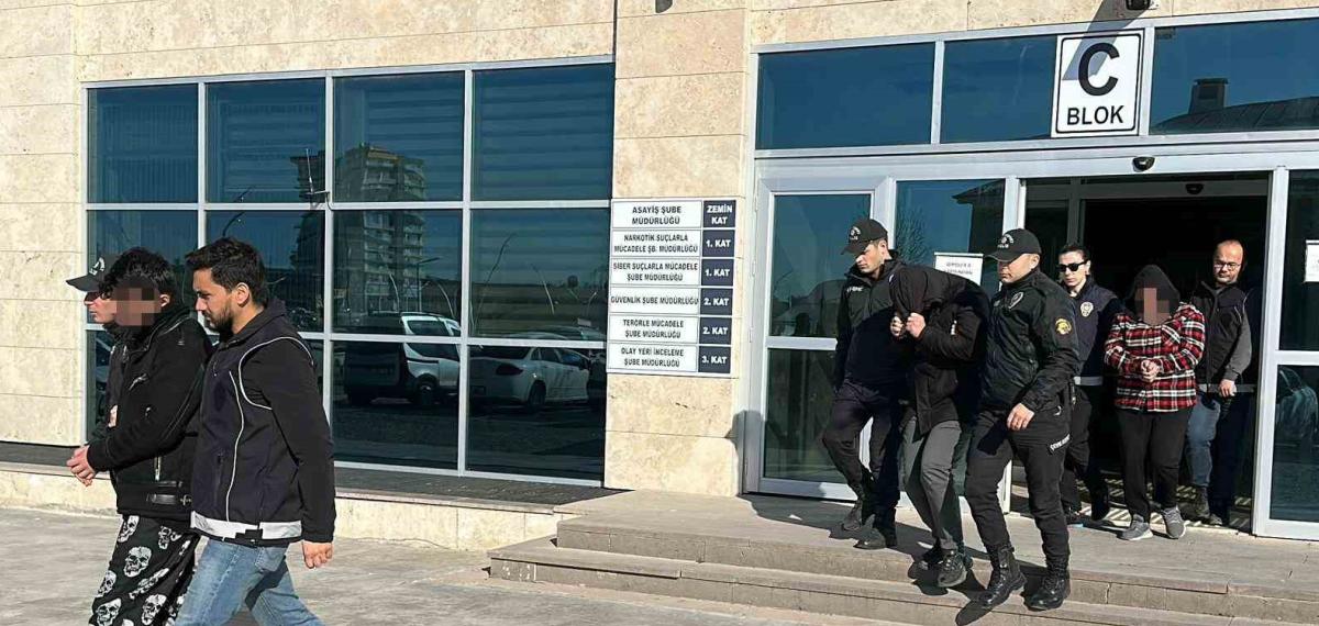 Uşak Merkezli 5 İlde Dolandırıcılık ve Yasa Dışı Bahis Operasyonu: 12 Tutuklama