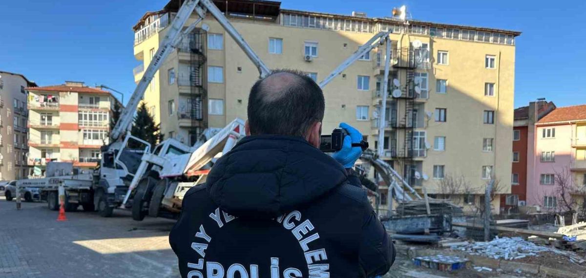 Uşak’ta Beton Pompası Yan Yattı: Altında Kalan İşçi Hayatını Kaybetti