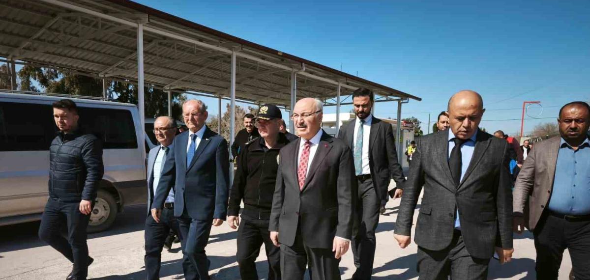 Vali Köşger Açıklama Yaptığı Sırada Artçı Depreme Yakalandı