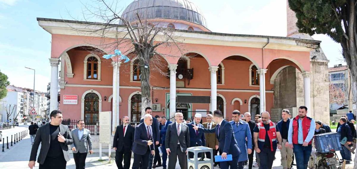 Vali Köşger, Kayalık Camisinde İncelemelerde Bulundu