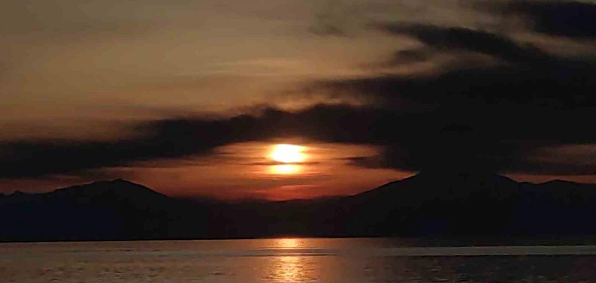 Van’da Gökyüzü Nöbet Değişimi: Güneş Çekildi, Ay Sahneye Çıktı