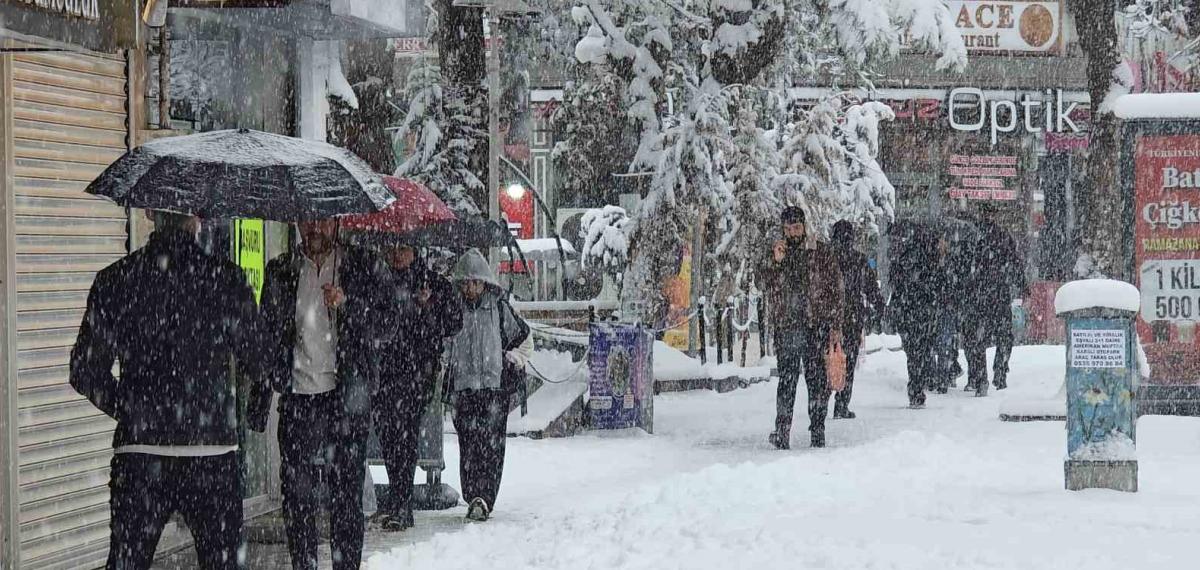 Van’da Mart Sürprizi: Bahar Beklerken Kar Kapıya Dayandı
