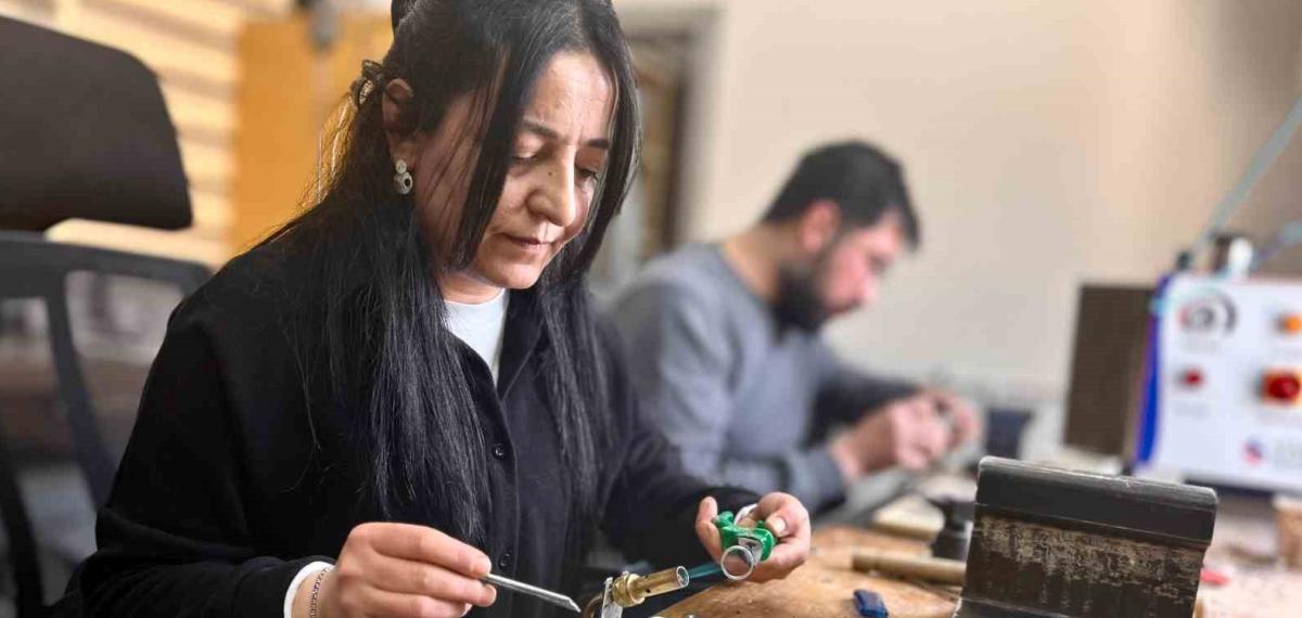 Van’ın Tescilli Savat Sanatı Genç Kuşaklara Aktarılıyor