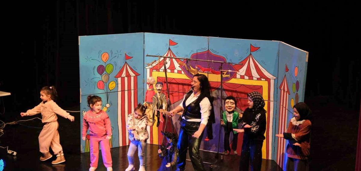 Yıldırımlı Çocuklara Kukla Gösterisi