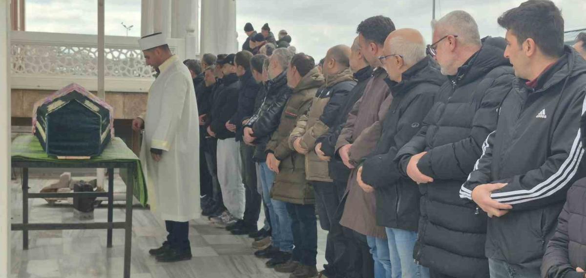 Yüz Gerdirme Ameliyatı Sonrası Hayatını Kaybeden Sibel Yiyin, Son Yolculuğuna Uğurlandı