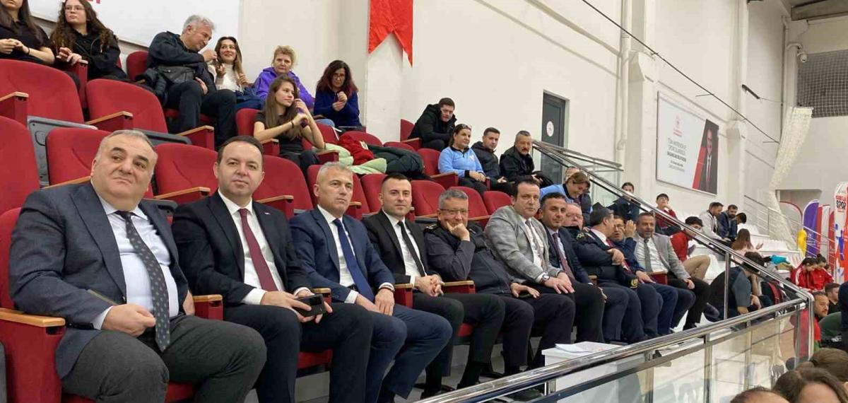 Zonguldak’ta Raketler Şampiyonluk İçin Parkeye Çıktı; 34 İlden 200 Sporcu Kozlu’da