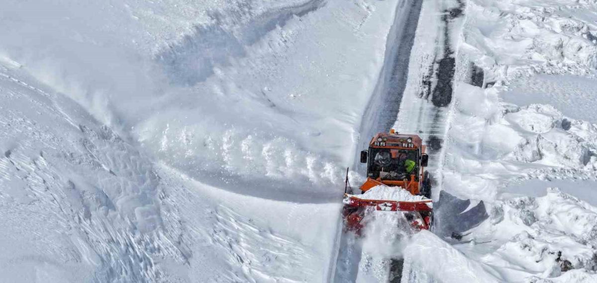 Zorlu Coğrafyada Yoğun Mesai: Sınırdaki Karakollar ve Yerleşim Yerleşim Yerlerine Ulaşım Sağlanıyor