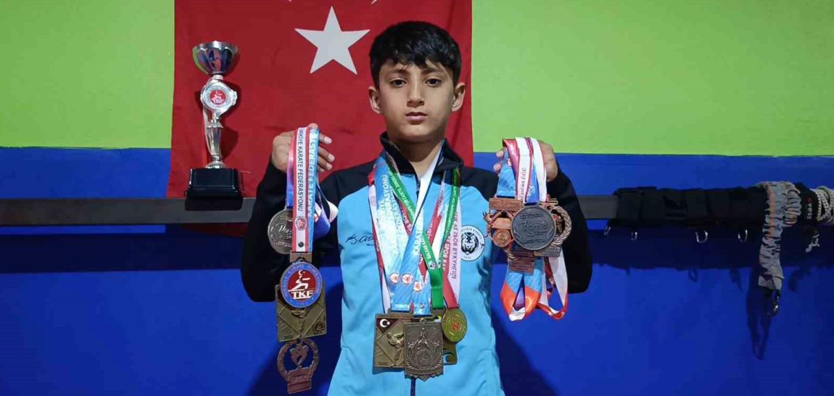 10 Yaşındaki Karateciden 20 Madalyalık Büyük Başarı