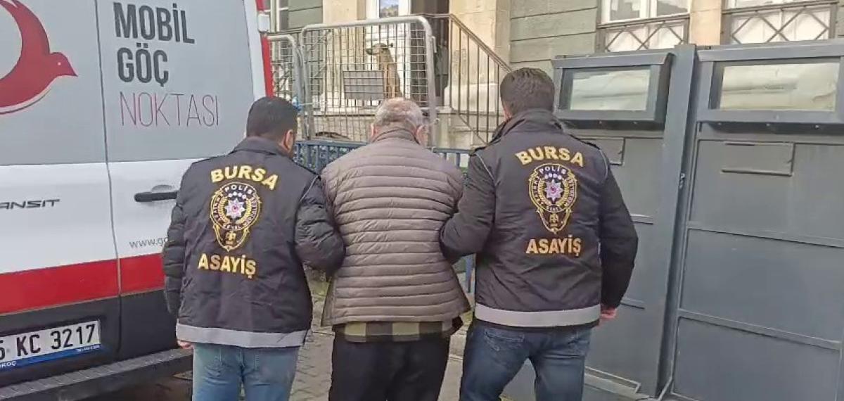 11 Yıl Kaçtı, 9 Estetikle Yeni Yüz Yaptı… Yeni Hayat Kurup Yıllarca Maaşla Çalışan Katil İşçi Servisinde Yakalandı