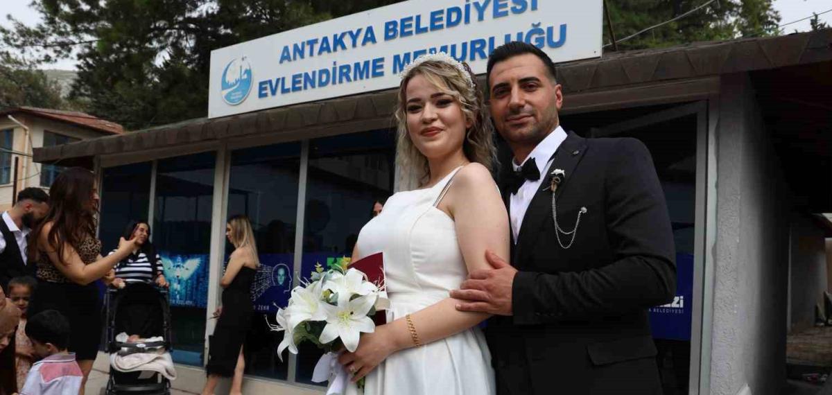 27 Bin 20 Depremzede Çift Evlilik Kredisiyle Yuvasını Kurdu
