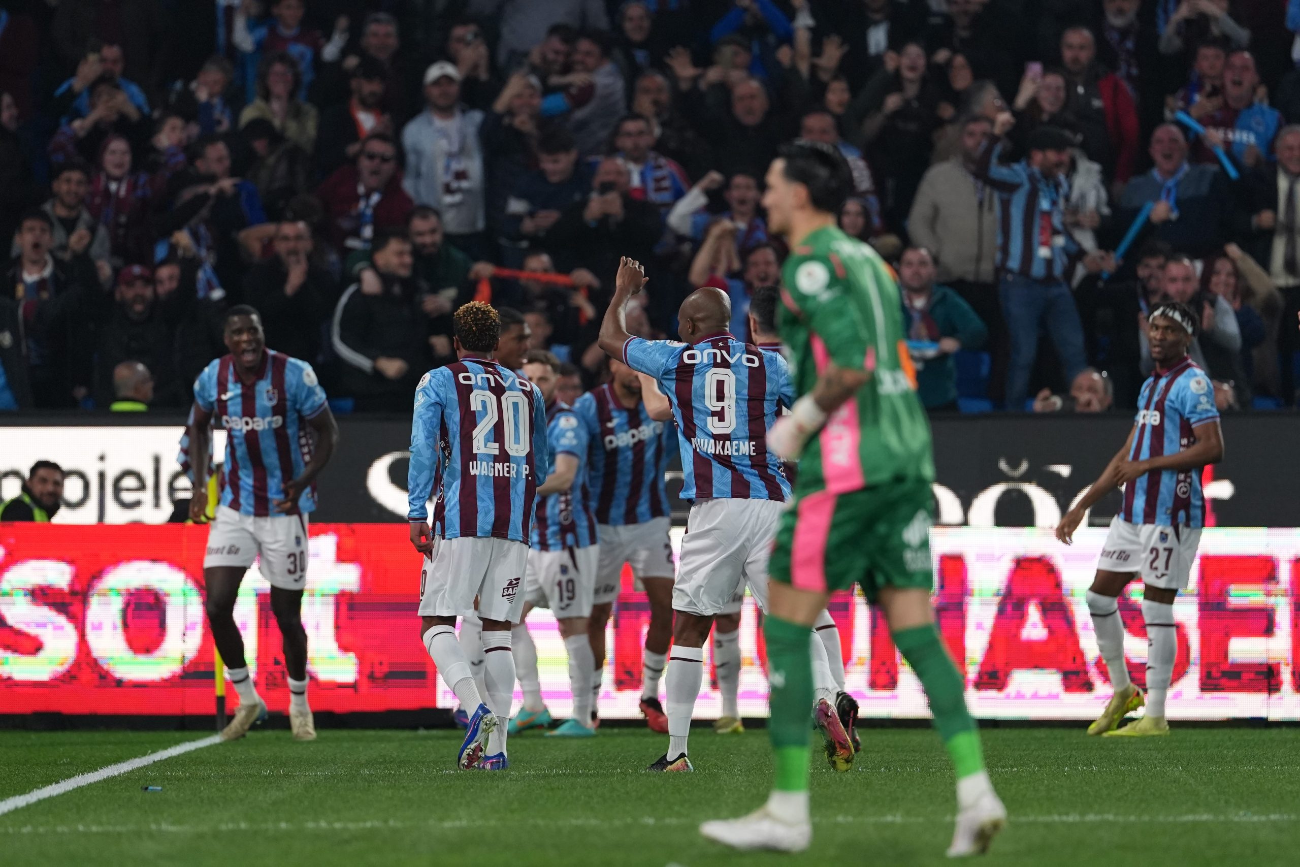 Süper Lig’de Kritik Zafer: Trabzonspor Galatasaray’ı 2-1 Mağlup Etti!