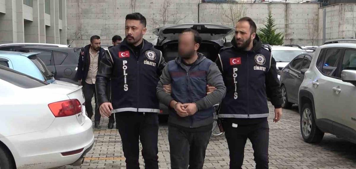 Ablaları ve Erkek Arkadaşını Hastanede Bıçaklayan 3 Kardeş Adliyeye Sevk Edildi