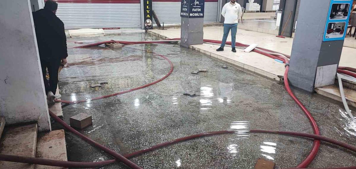 Adana’da İş Hanını 27 Yıldır Su Basıyor