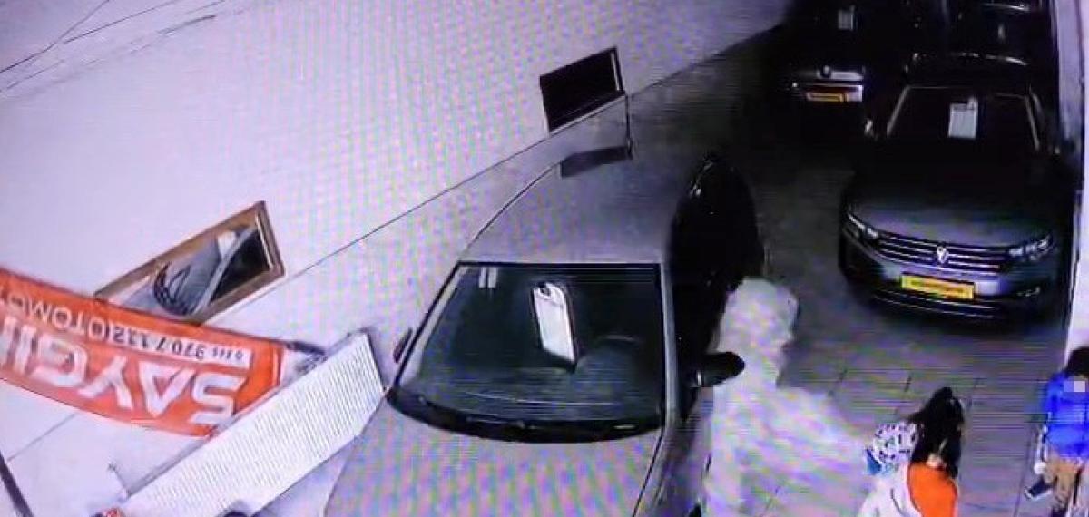 Afacanların Yangın Tüpüyle Oyunu İşyeri Sahibini Korkuttu