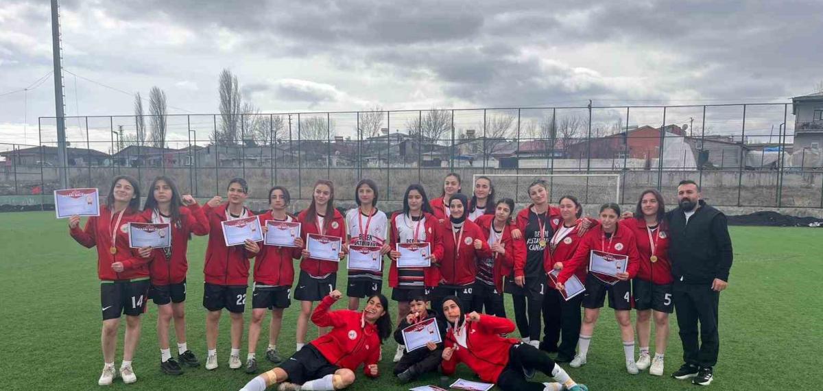 Ağrı Spor Lisesi Kız Futbol Takımı Türkiye Finallerine Yükseldi