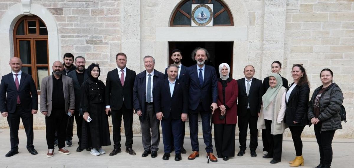 Ak Parti İstanbul Milletvekilleri, Cuma Günleri Sahaya İnerek Vatandaşlarla Buluşuyor