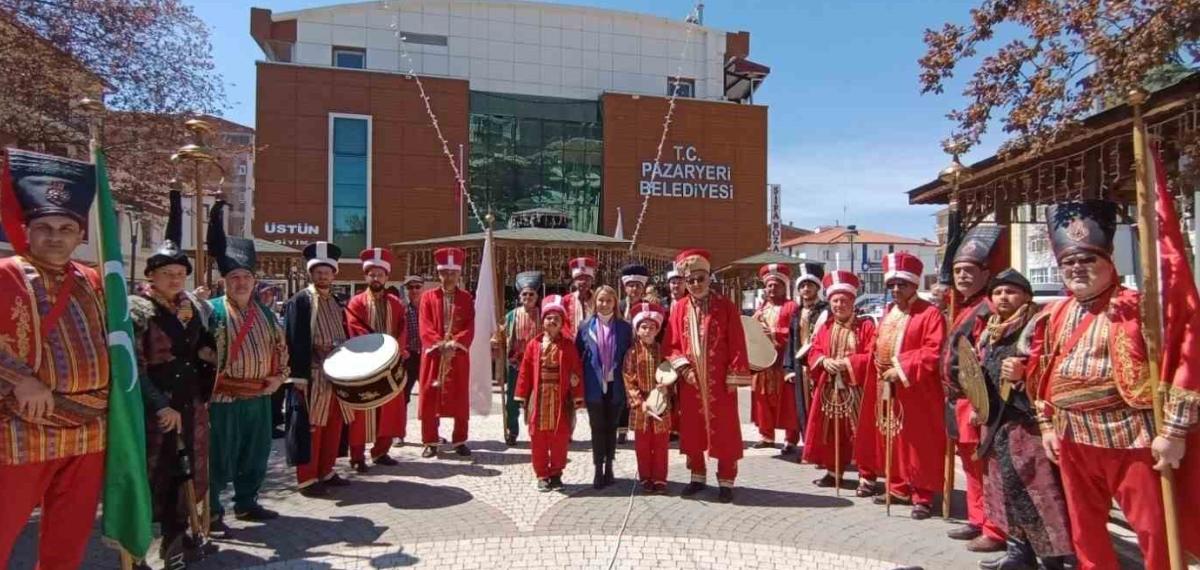 Ak Parti’li Belediyeden CHP’li Vekillere Mehterli Gönderme