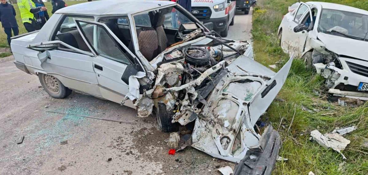 Aksaray’da 2 Otomobil Çarpıştı: 4 Yaralı