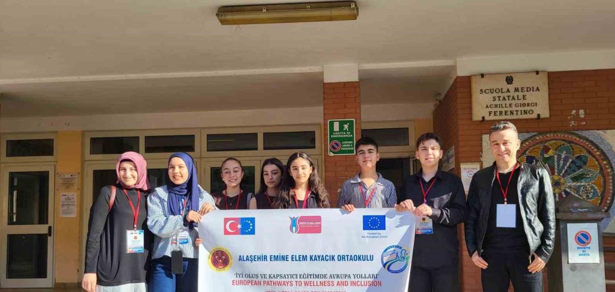 Alaşehirli Öğrenciler İtalya’da Türkiye’yi Temsil Etti
