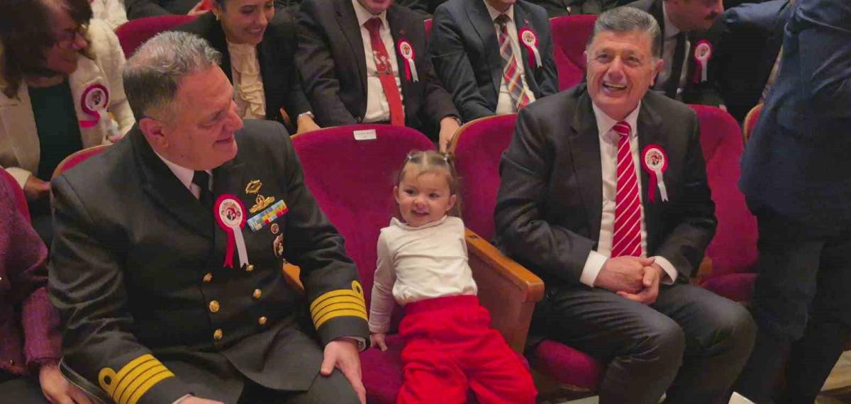 Annesinden Elinden Kurtulan Minik, Vali Arslan’ın Koltuğuna Oturdu