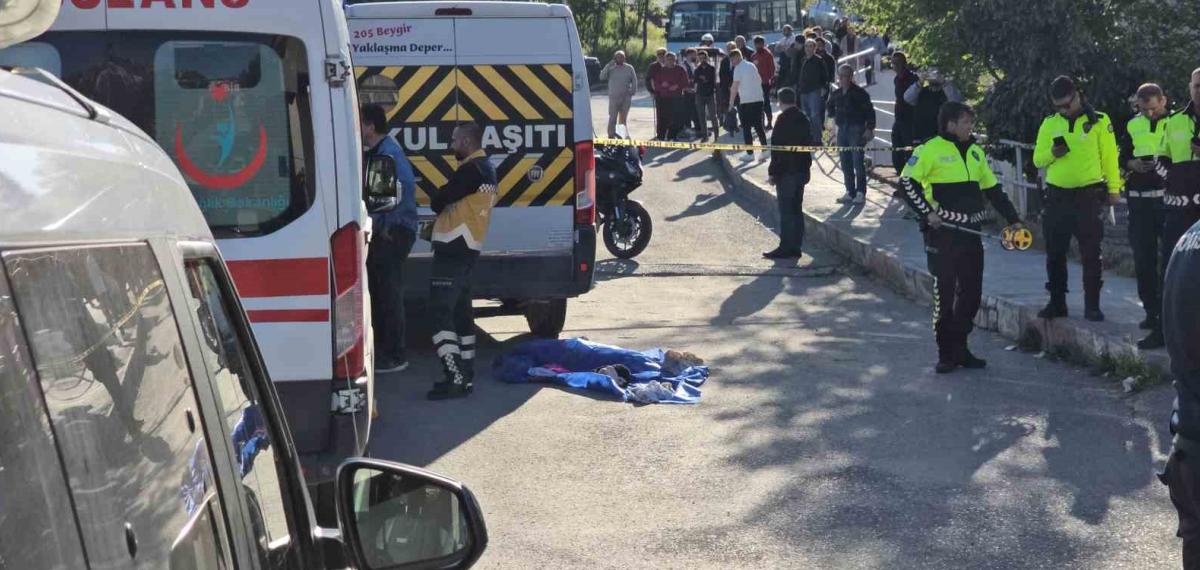 Annesinin Elinden Kurtulup Yola Fırlayan 3 Yaşındaki Aybars Servis Aracının Altında Can Verdi