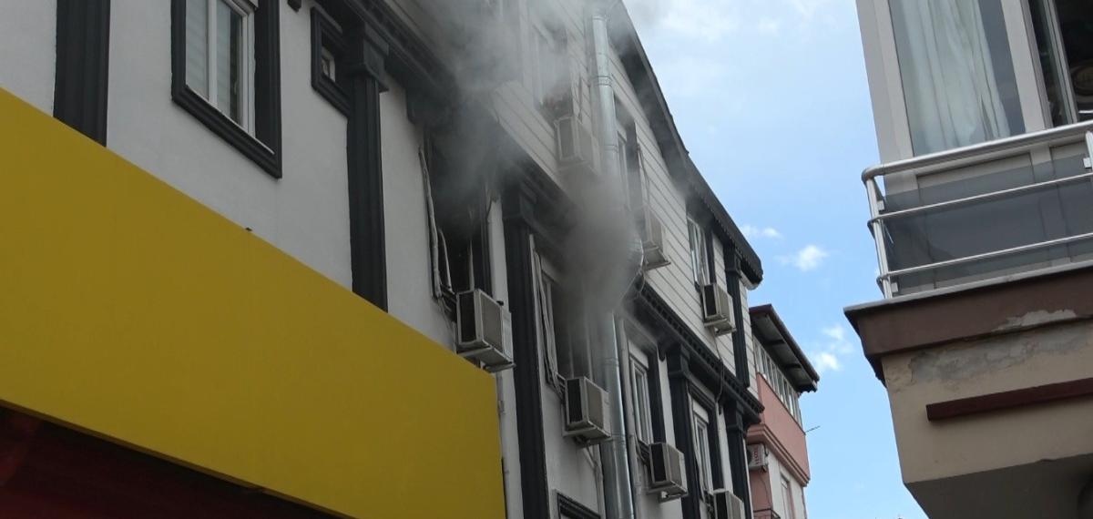Antalya’da Apartman Dairesindeki Yangın Korkuttu: 5 Kişi Tedbir Amaçlı Hastaneye Götürüldü