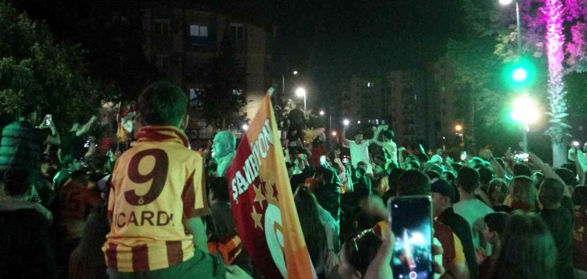 Antalya’da Derbi Galibiyetini Kutlayan Bir Taraftar Bıçakla Yaralandı