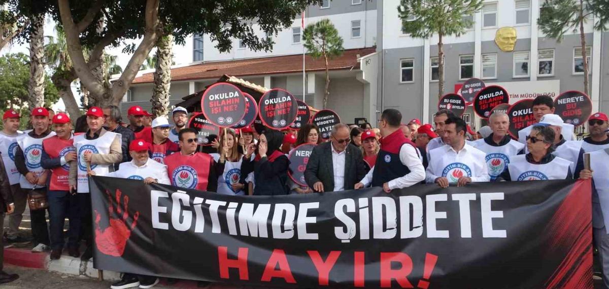 Antalya’da Okullara Yapılan Saldırılar Protesto Edildi