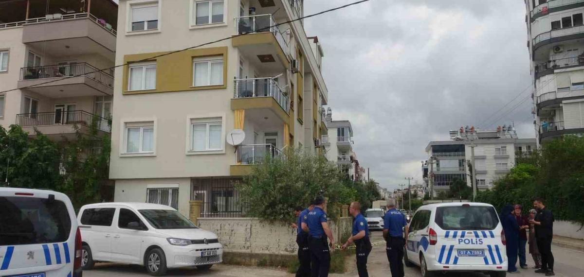Aracın Anahtarını Vermeyen Annesine Sinirlenince Eve Pompalı Tüfekle Ateş Açtı