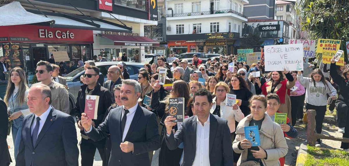 Arhavi’de “Kitap Yolu” Yürüyüşü