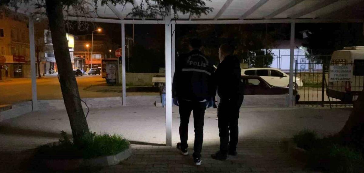 Aşk Üçgeni Bıçaklı Kavgaya Dönüştü: 2 Yaralı