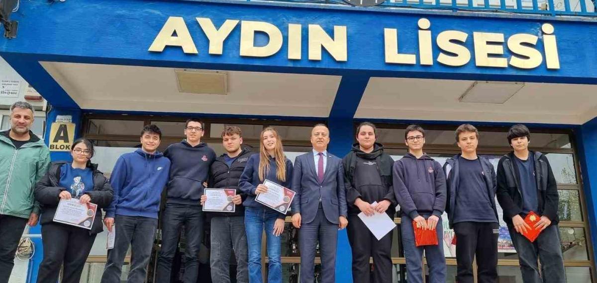 Aydın Lisesi Öğrencileri Başarılarıyla Gururlandırdı