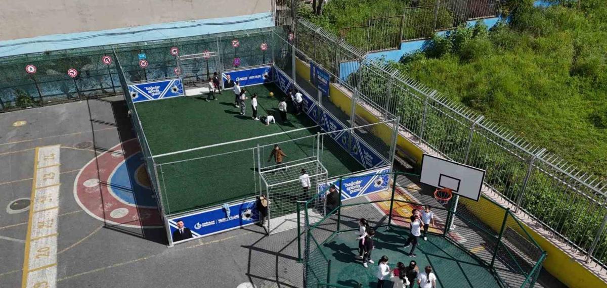 Bağcılar Belediyesi, İlçeyi Spor Sahalarıyla Donatıyor