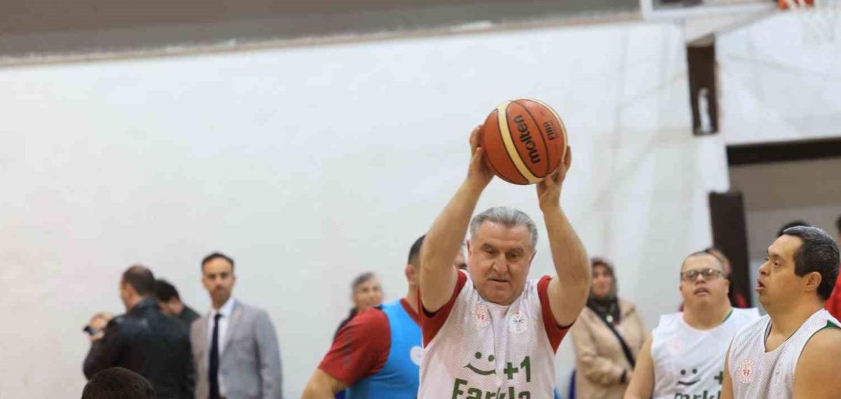 Bakan Bak: “Özel Sporcular Bizim İçin Çok Kıymetli”